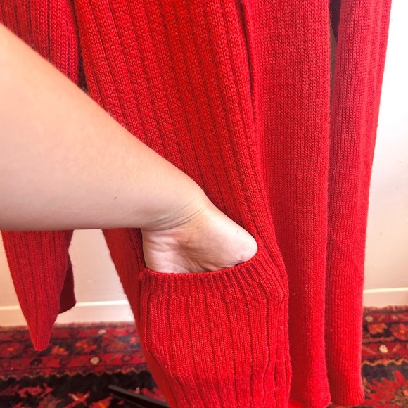 Vintage 1980s/90s Oversized Red Wool Knit Cardigan – XL to 3X Fit - Picture 6 of 11